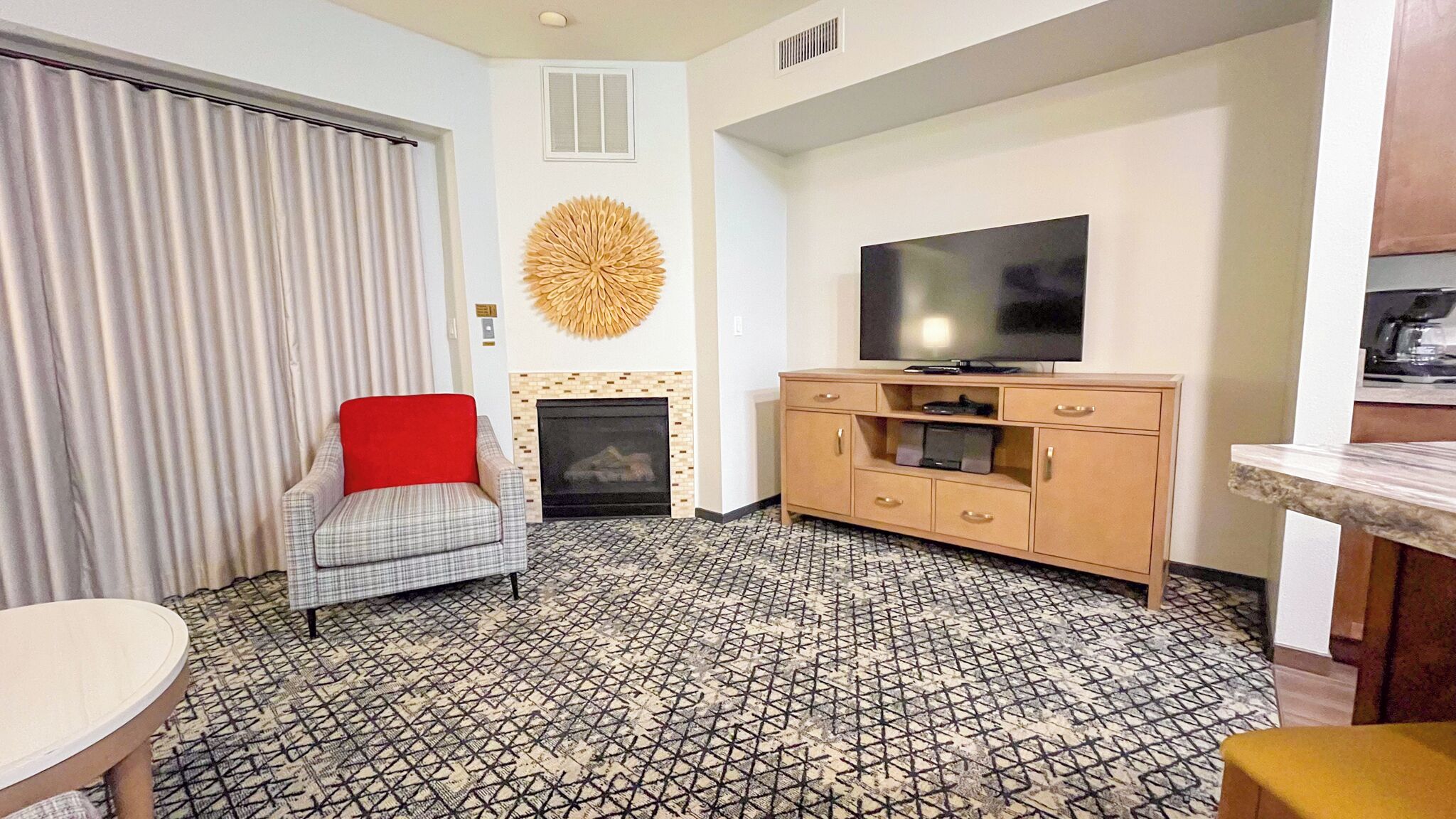 电视、壁炉、乒乓球、立体声音响