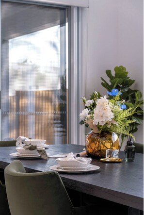 Dining - 5BR Executive Retreat in Rochedale | Perfect for families (Rochedale)