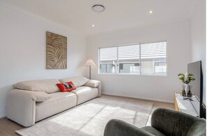 Unclassified image, 3 of 21, button - 5BR Executive Retreat in Rochedale | Perfect for families (Rochedale)