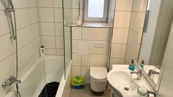 Handtücher, Seife, Toilettenpapier