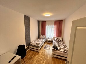 2 Schlafzimmer, Internetzugang, Bettwäsche