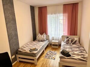 2 Schlafzimmer, Internetzugang, Bettwäsche