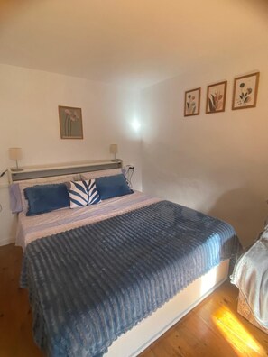 3 habitaciones, tabla de planchar con plancha y acceso a internet 