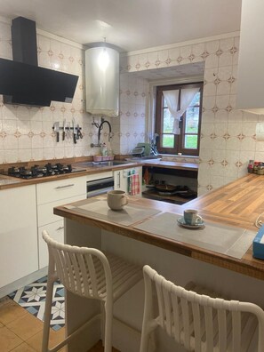 Microwave, oven, stovetop, dishwasher