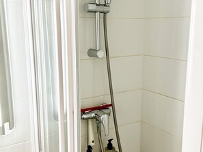 Apartment | Bilik Mandi
