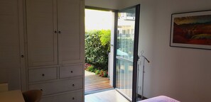 2 bedrooms, iron/ironing board, free WiFi, wheelchair access - Relaxation and comfort in this garden-level apartment. Wifi. Secure parking (Arcachon)