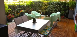 Outdoor dining - Relaxation and comfort in this garden-level apartment. Wifi. Secure parking (Arcachon)