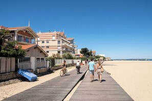 Beach - Relaxation and comfort in this garden-level apartment. Wifi. Secure parking (Arcachon)