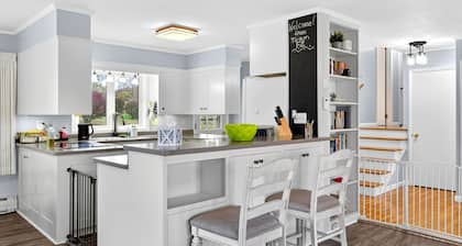 Family Friendly Lake Front Chalet