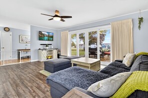 Smart TV, offices, computer monitors