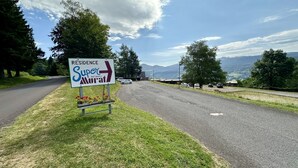 A road sign for 'Super Murat Residence' with a directional arrow indicating the way. - Tranquil Flat for 5 in Murat-le-quaire (Murat-le-Quaire)