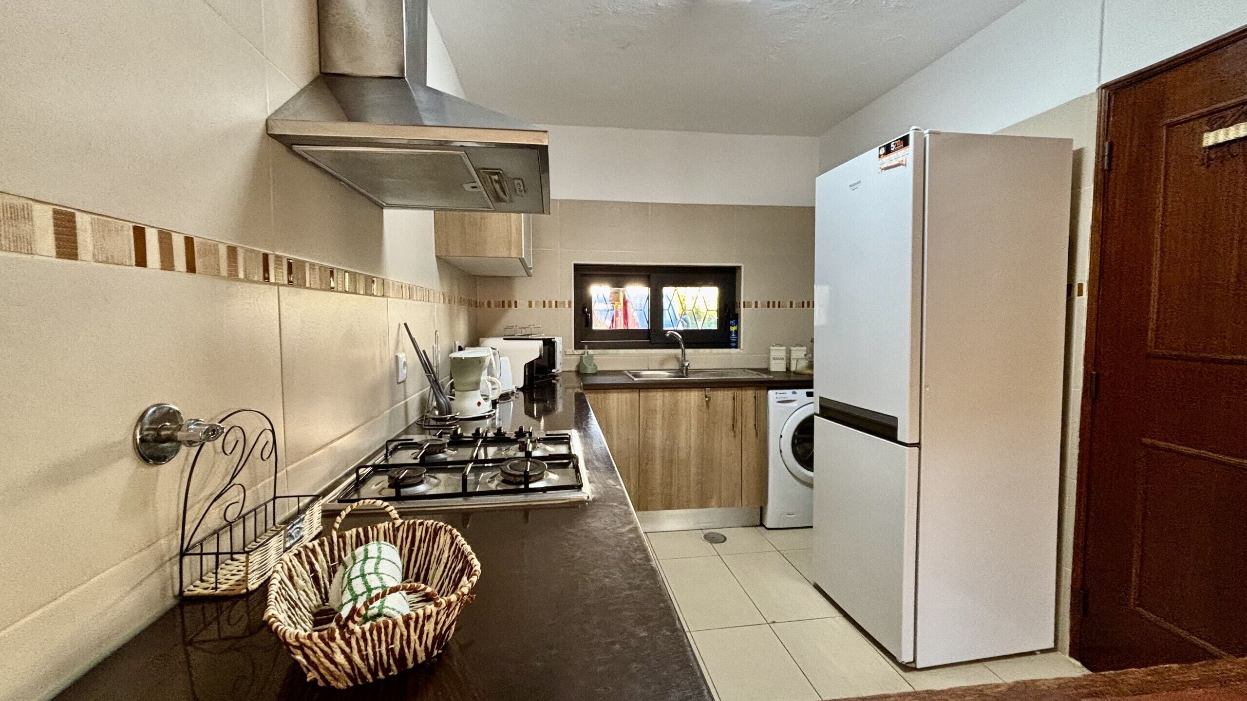 Micro-ondes, cafetière/bouilloire