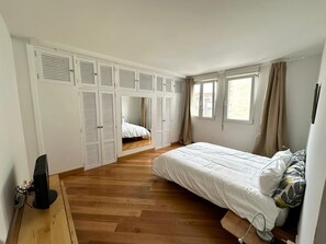 2 chambres, fer et planche à repasser, Wi-Fi, draps fournis