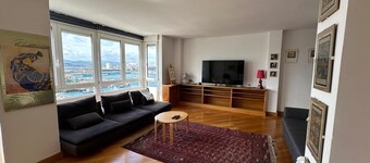 Large bright apartment with panoramic views of the bay of Santander