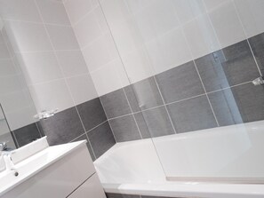 Bathroom - Steps From the Quiet Seaside Path (Agde)