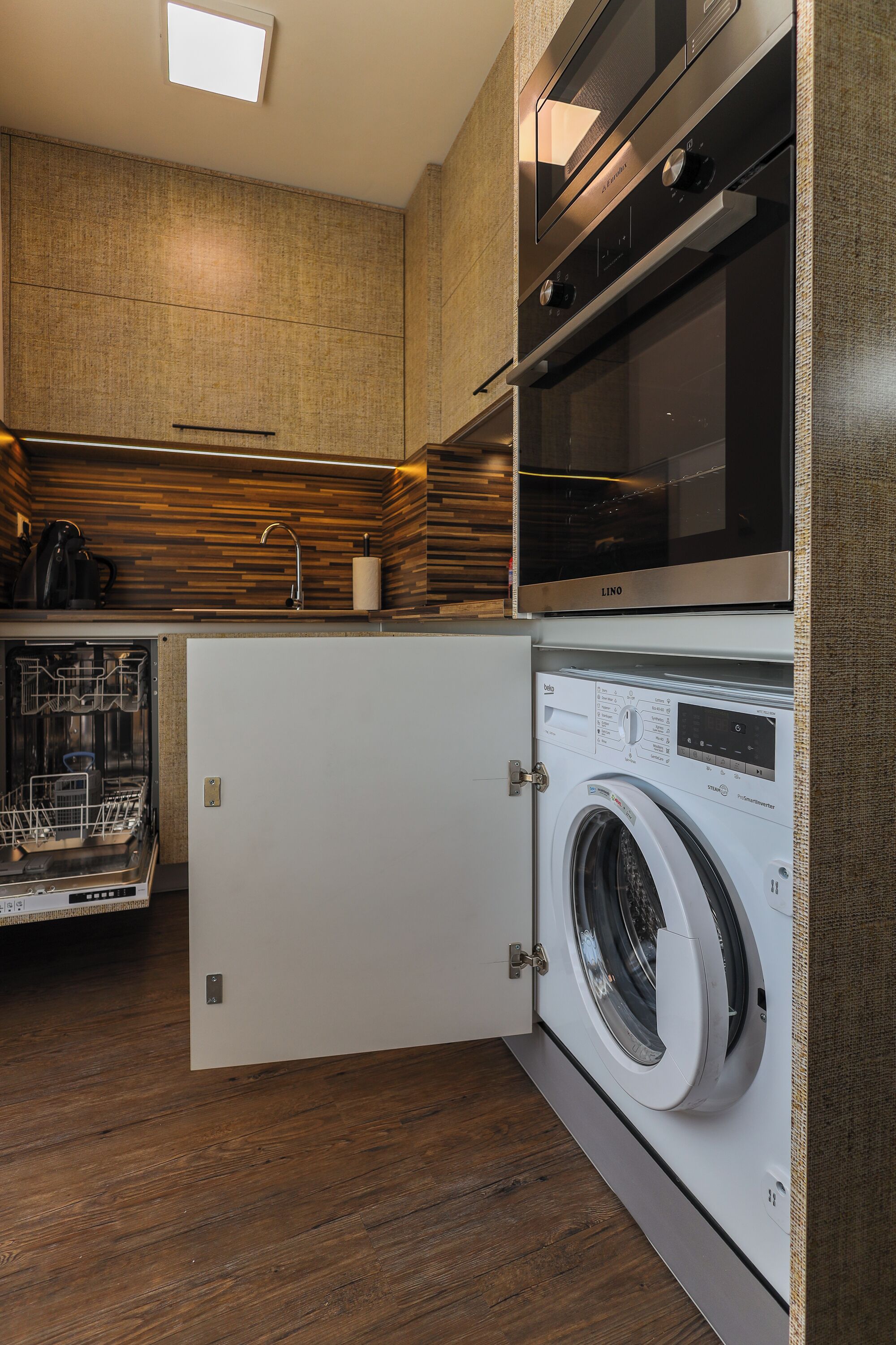 Micro-ondes, four, plaque de cuisson, lave-vaisselle