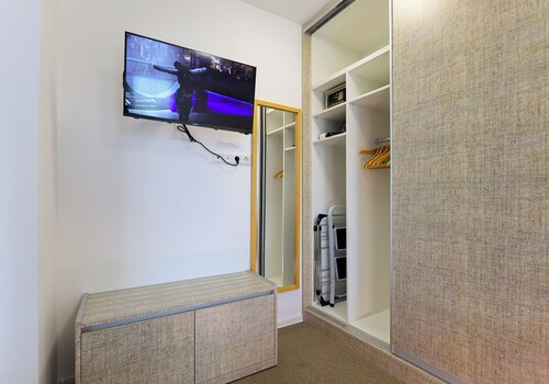 Plovdiv City Centre One-Bedroom Apartment View Fully Equipped Kitchen City View