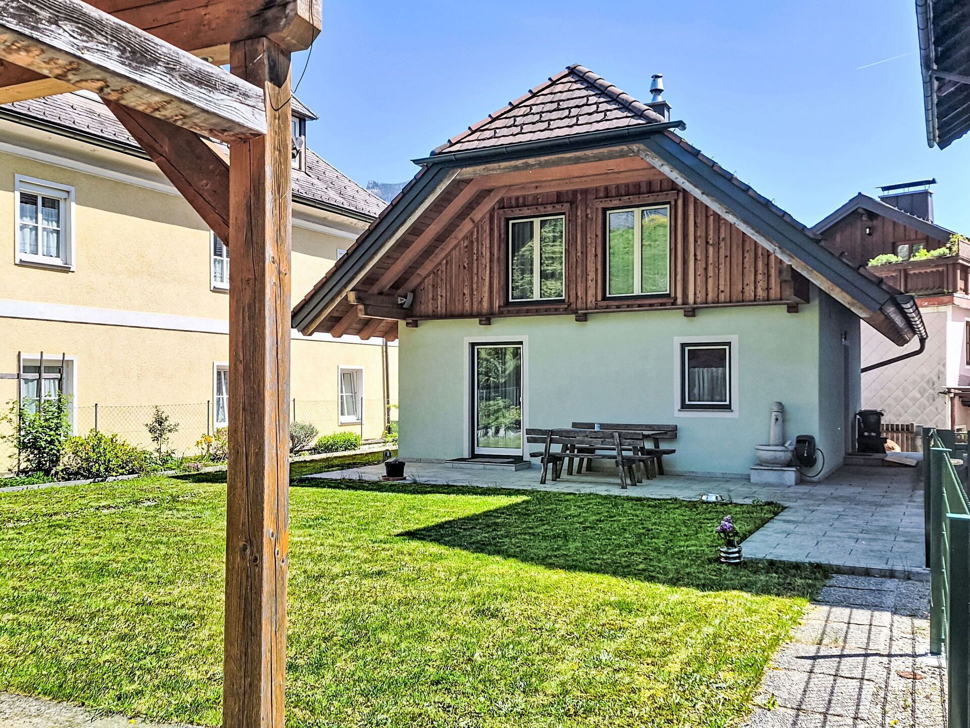Dach, Haus, Zuhause, Hütte, Tür, Rasen, Garten, Garten, Estate, Abstellgleis