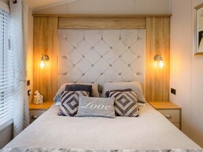 2 bedrooms, travel crib