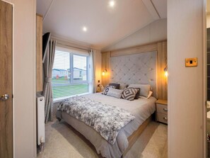 2 Schlafzimmer, Reisekinderbett