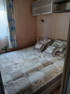 3 chambres, fer et planche à repasser