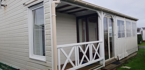 chalet sur un petit terrain de camping 2**