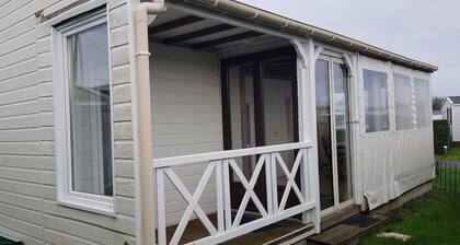 chalet sur un petit terrain de camping 2**