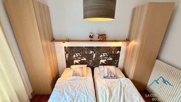 Apartamento | 2 dormitorios y tabla de planchar con plancha