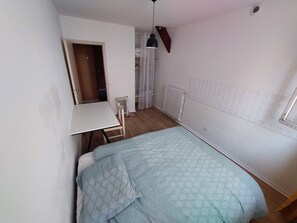 5 bedrooms, iron/ironing board, Internet, bed sheets - Spacious house for large family or group - Near Villejuif Metro Line7 (Villejuif)