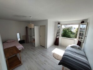 5 bedrooms, iron/ironing board, Internet, bed sheets - Spacious house for large family or group - Near Villejuif Metro Line7 (Villejuif)