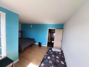 5 bedrooms, iron/ironing board, Internet, bed sheets - Spacious house for large family or group - Near Villejuif Metro Line7 (Villejuif)