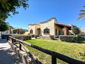 House - Tranquil Family Escape With Large Patio (Puerto Peñasco)
