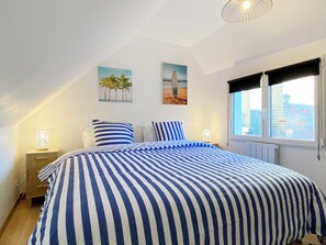 1 bedroom, travel cot, free WiFi, bed sheets - Cosy duplex in the heart of the city (Dieppe)