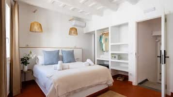 In-room safe, blackout curtains, iron/ironing board, free WiFi