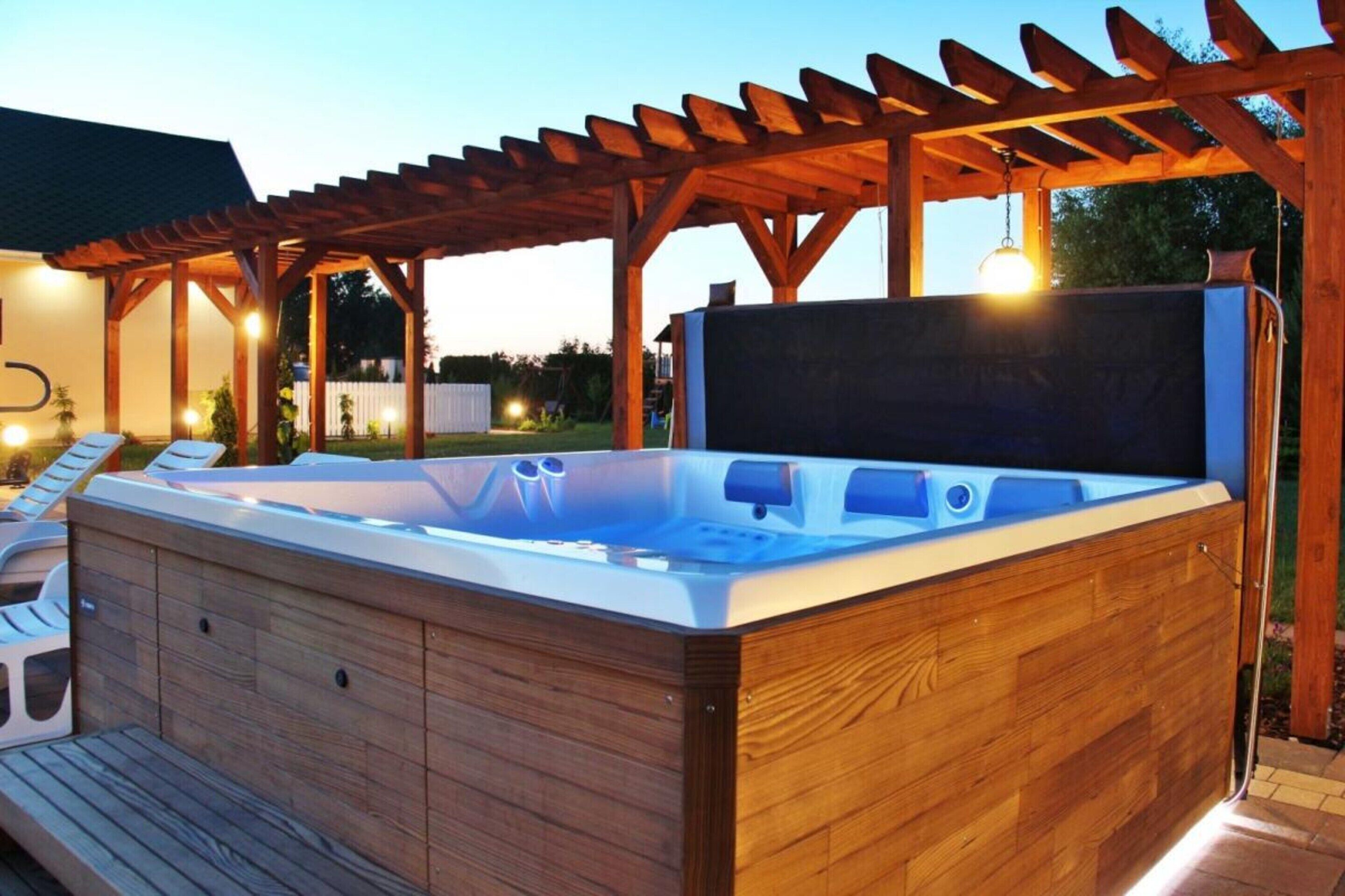 House | Outdoor spa tub