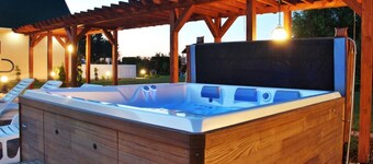 Comfortable Holiday Homes, Pool, Jacuzzi, Sauna