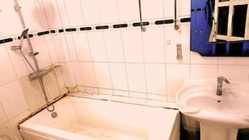 Secador de pelo, toallas, jabón y papel higiénico