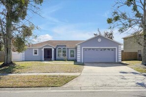 Exterior - Minutes to Disney | Cozy 3BR Florida Escape (Kissimmee)