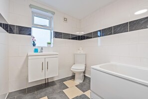 Shower, hair dryer, bidet, towels - Oxford Cowley city resort with parking and family friendly (Oxford)