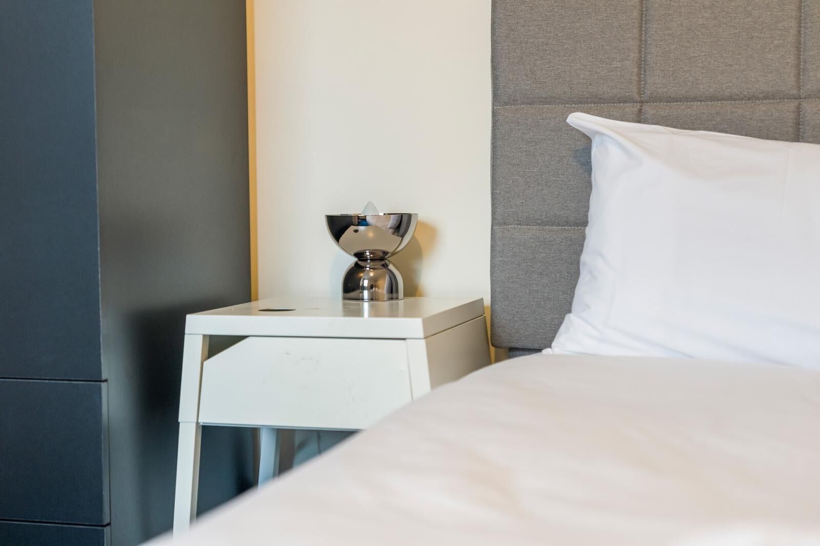 5 bedrooms, iron/ironing board, WiFi, bed sheets