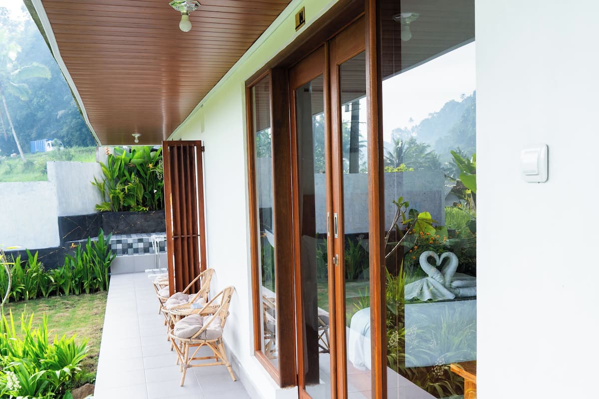 Economy Room, Mountain View