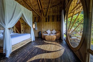 Unclassified image, 3 of 31, button - VELONIA ISEH (Selat)