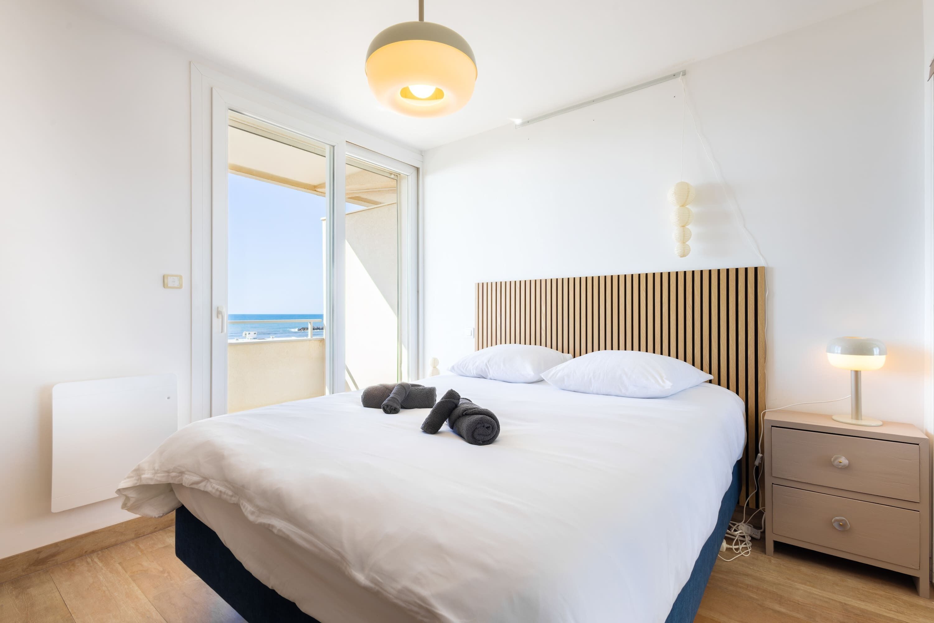 2 slaapkamers, een strijkplank/strijkijzer, reisbedje, wifi