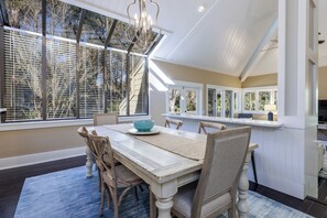 A dining area with a white table, chairs, and a blue bowl. - 1981 St Andrews: Pet Friendly 2 Beds, 2 Baths, Palmetto Dunes villa (Hilton Head Island)