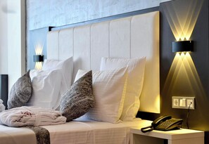 Standard Double or Twin Room | Minibar, in-room safe, desk, laptop workspace - Chaker Hotel (Batna)