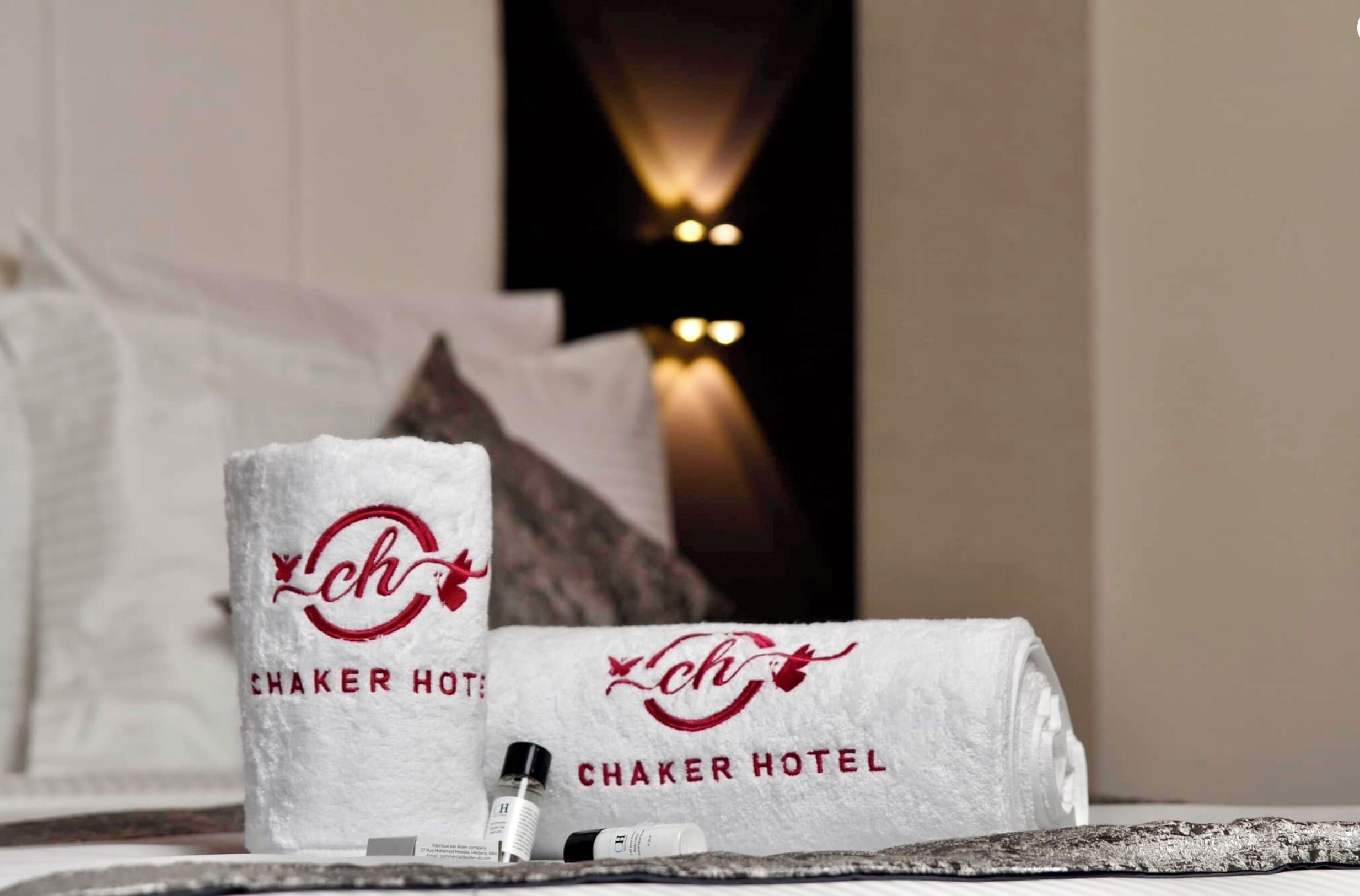 Standard Double or Twin Room | Bar mini, peti besi dalam bilik, meja, ruang kerja komputer riba 