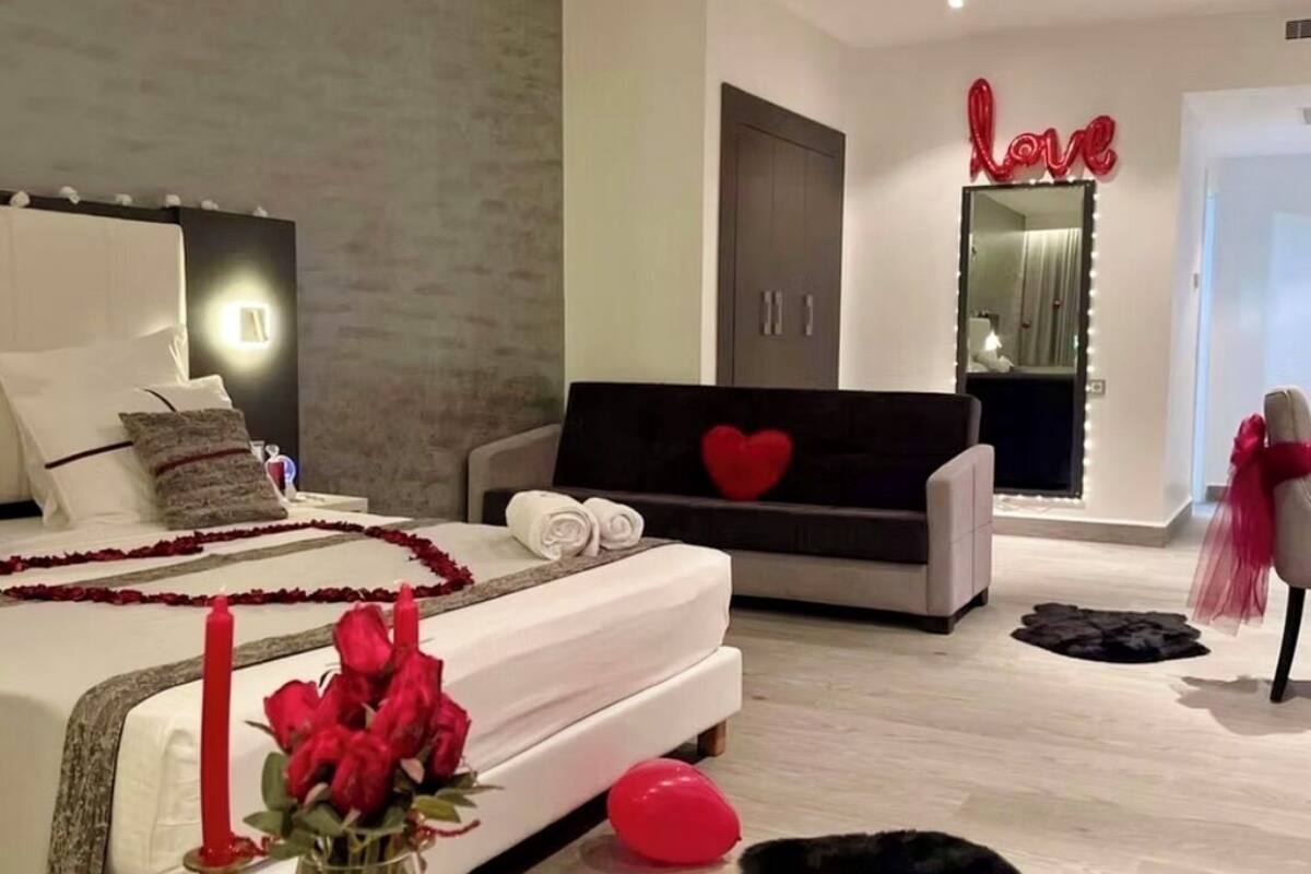 Minibar, in-room safe, desk, laptop workspace