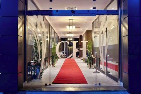 Entrada de la propiedad. Chaker Hotel