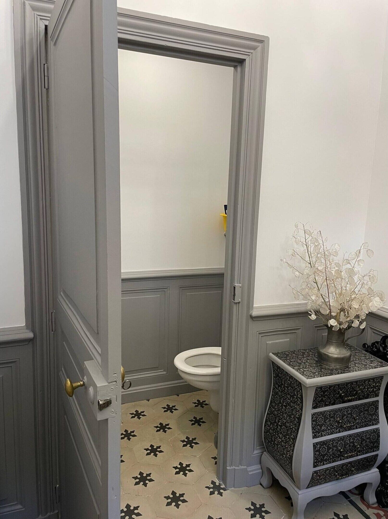 Apartment | Bathroom | Hair dryer, shampoo