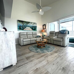 Smart TV - Spectacular Sunset Views from this Comfortable Island Villa A3124A (Cape Haze)